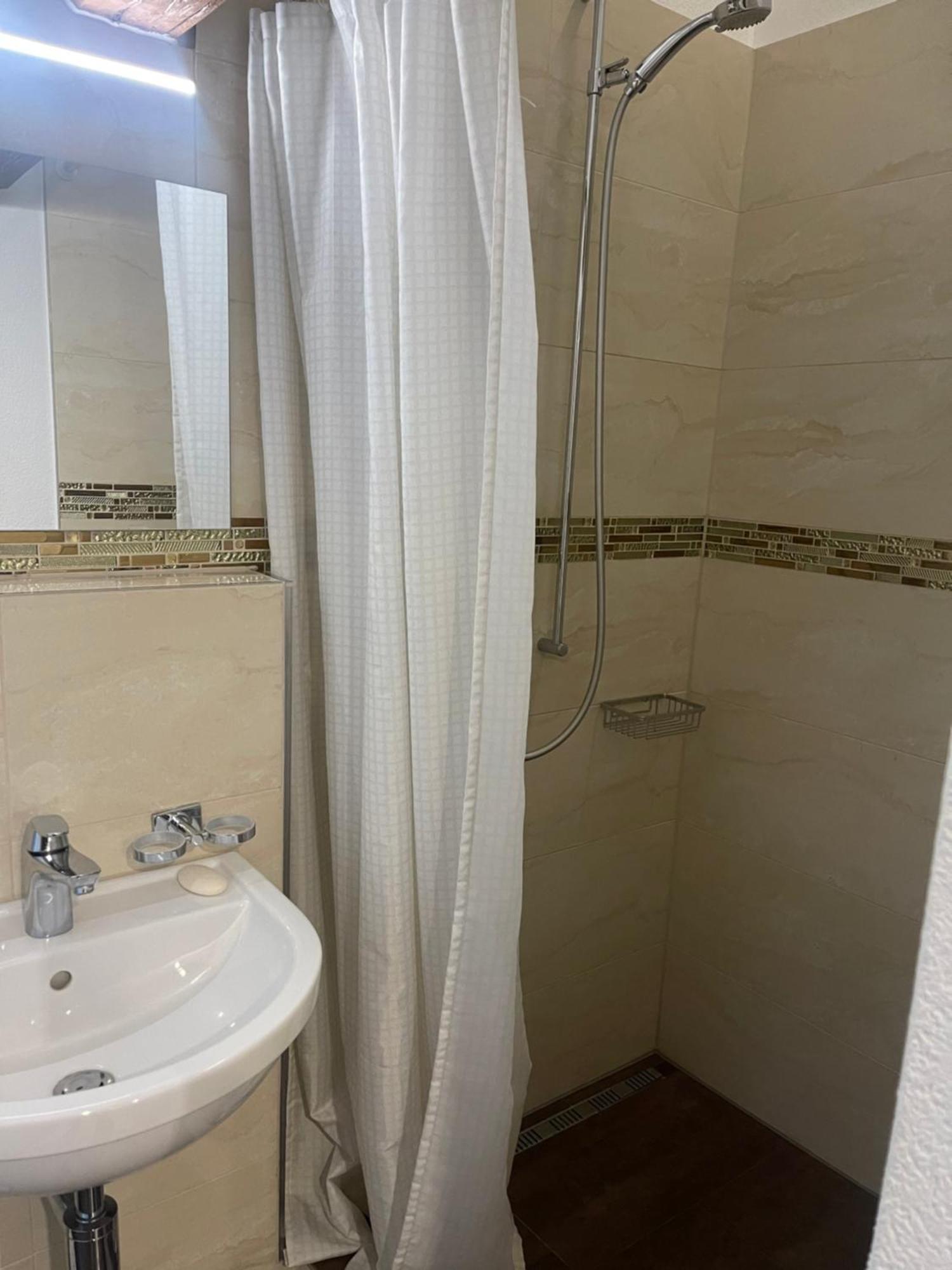 Hotel Krone Wassen Exteriör bild